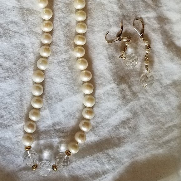 Pearls with Lucite Clear Necklace Earrings Set💋💋 - Picture 9 of 11